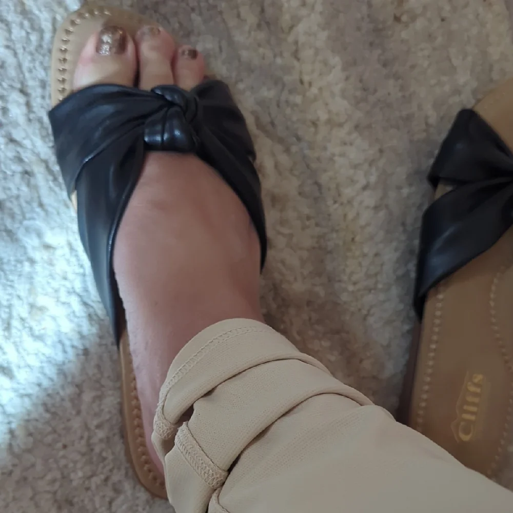 Cliffs by WHITE MOUNTAIN Black and Tan Knotted Sandals